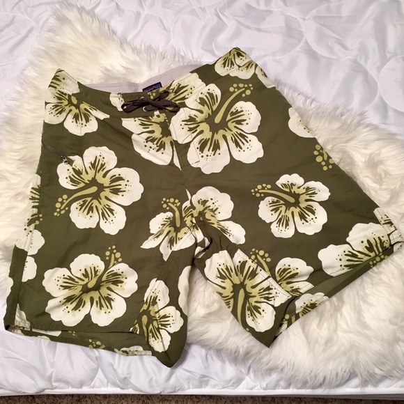 Patagonia Other - Men’s Patagonia Green Floral Swim Board Shorts, 36